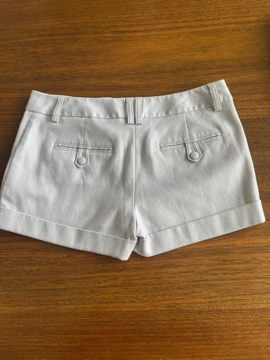 Women's Express size 4 Textured Roll-Cuff Shorts in Subtle Metallic Light Gray - Picture 4 of 4